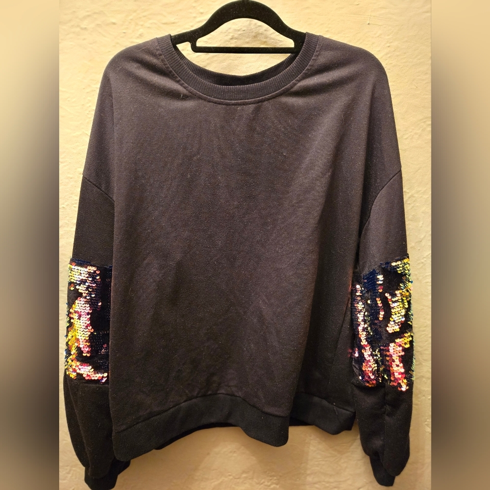❤️‍🔥Black Pullover Sweatshirt with Sequin Elbow Patches
